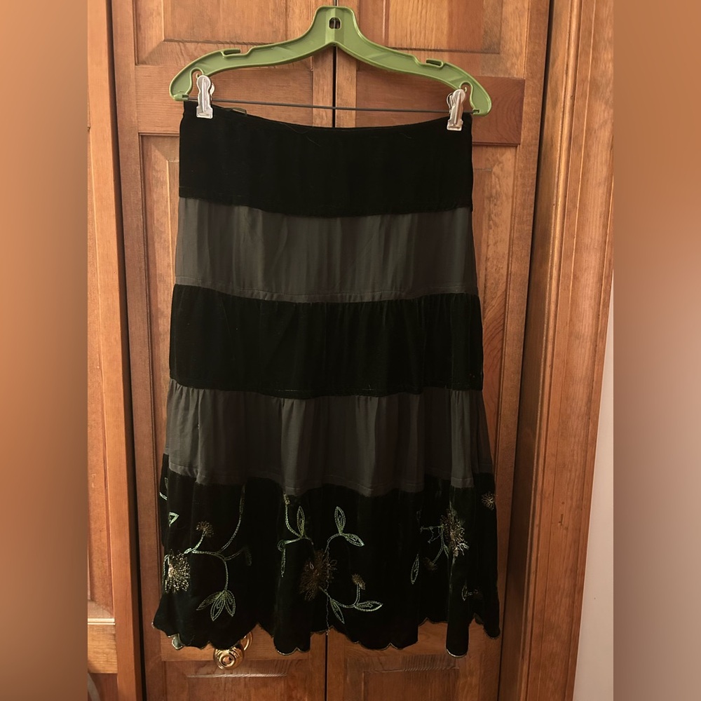 Anne Carson Women’s Sz 6 Boho Witchy Gothic Silk Blend Floral Embroidered Skirt